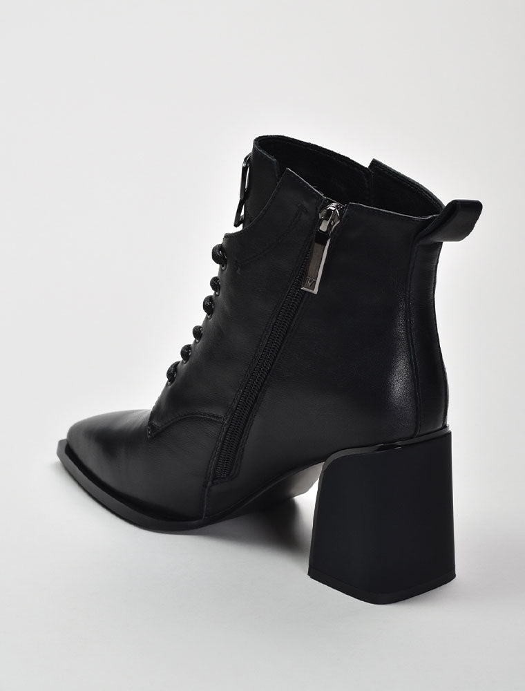 Lace-Up V-Toe "B" Letter Embellishment Boots, Black