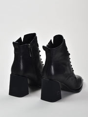 Lace-Up V-Toe "B" Letter Embellishment Boots, Black